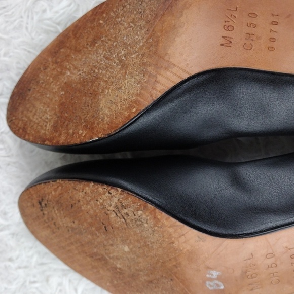 WOMEN'S Black Leather Round Toe Slip-On Buckled Ankle Strap Low Heel Pump Shoe - Picture 9 of 16